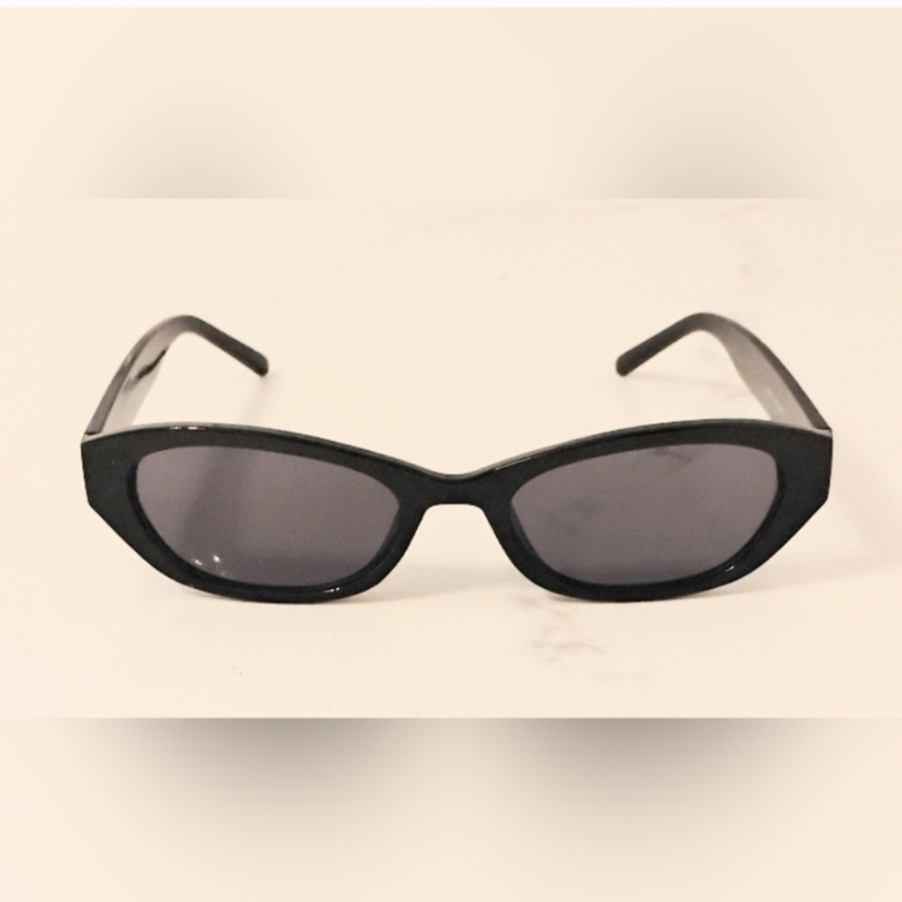 Unbranded Sunglasses to fit Burberry Eyeglass Case in Closet